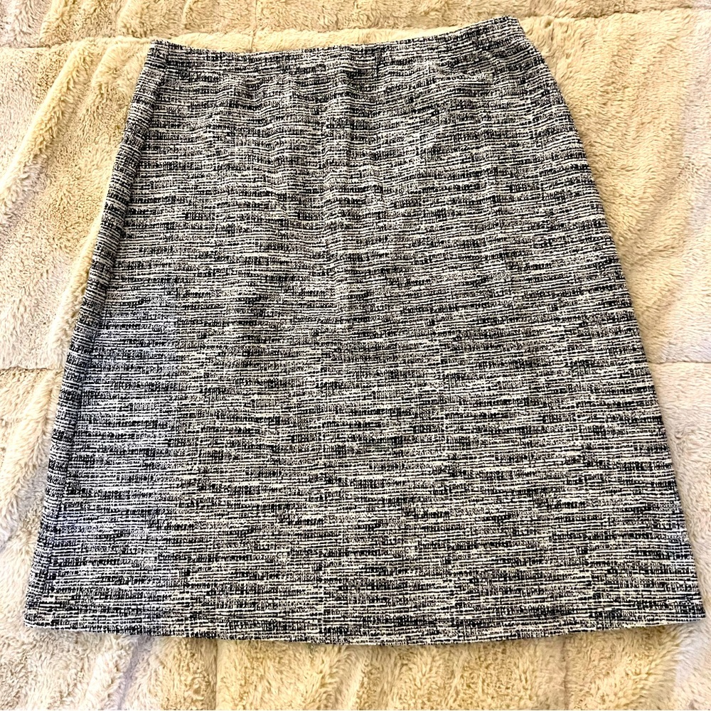 Le Lis knee length a-line skirt - Size medium